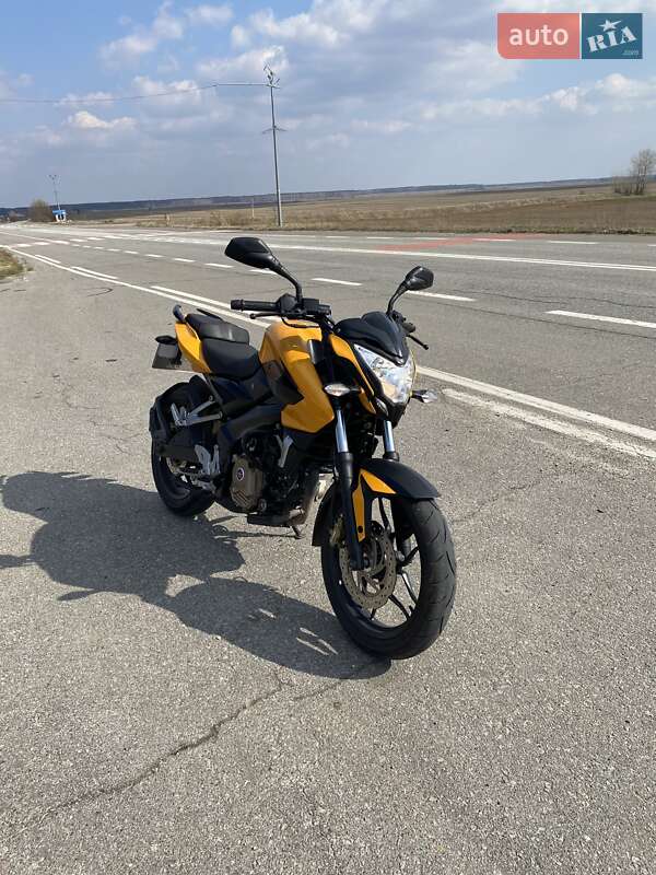 Мотоцикл Багатоцільовий (All-round) Bajaj Pulsar NS200 2013 в 