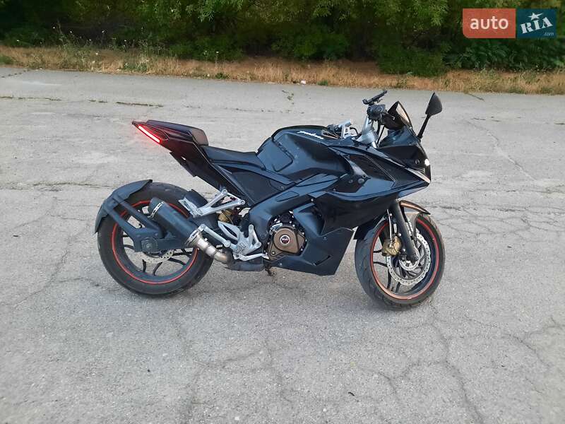 Мотоцикл Супермото (Motard) Bajaj Pulsar RS200 2017 в Запоріжжі