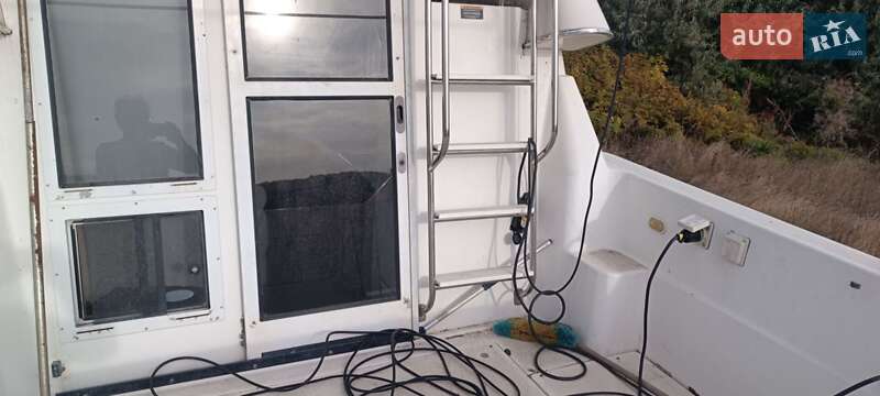 Моторная яхта Bayliner 2859 1999 в Кельменцах