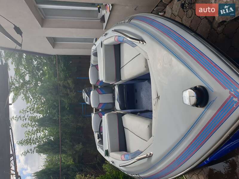 Лодка Bayliner Capri 1989 в Запорожье