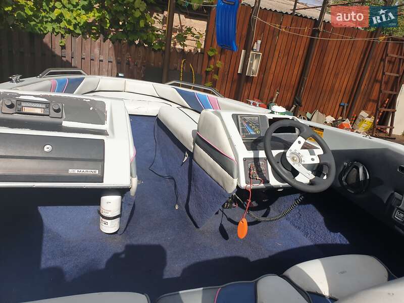 Лодка Bayliner Capri 1989 в Запорожье