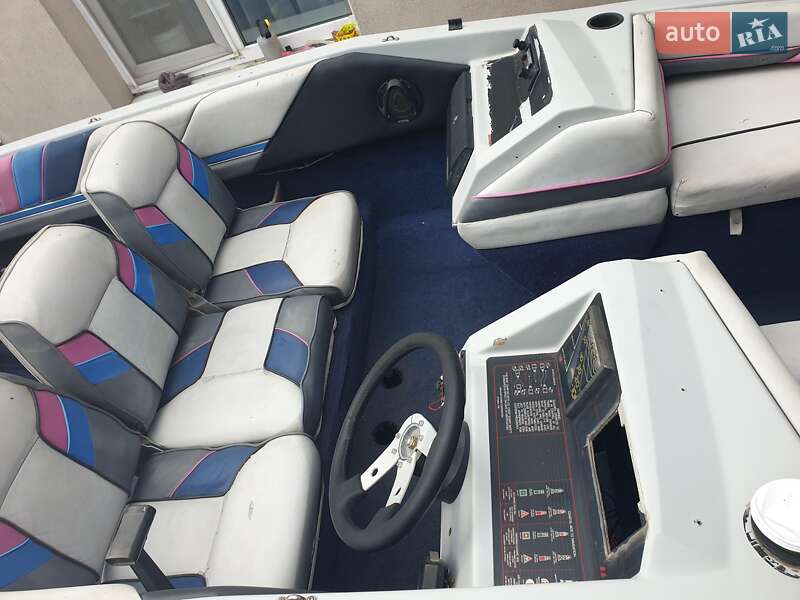 Лодка Bayliner Capri 1989 в Запорожье