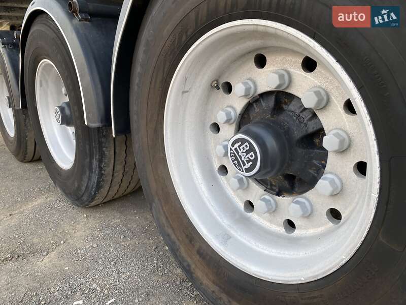 Самоскид причіп Benalu Benalu 2004 в Хусті