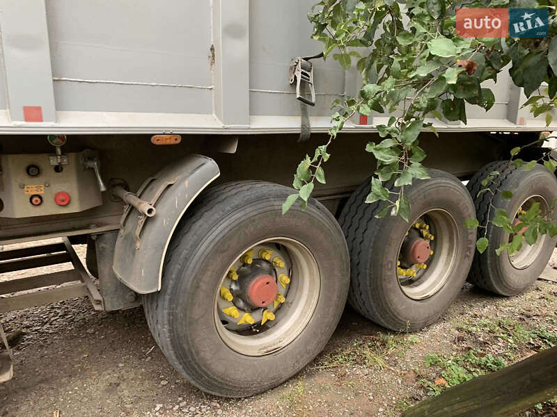 Зерновоз - напівпричіп Benalu Benalu 2004 в Погребище