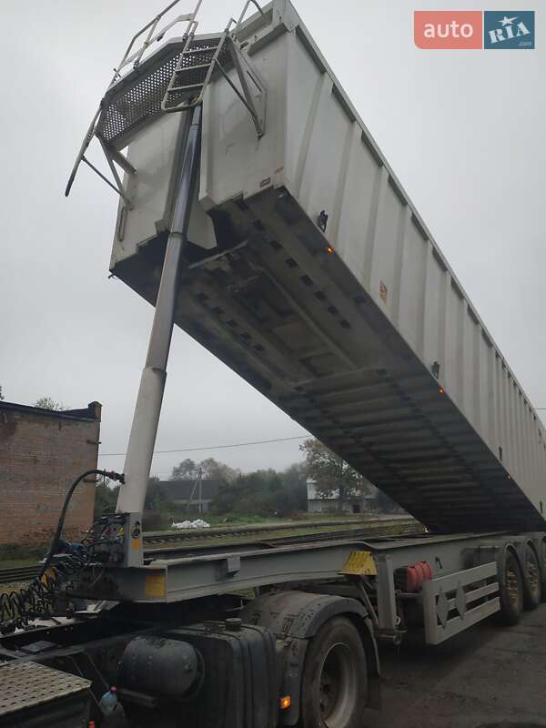 Зерновоз - напівпричіп Benalu Benalu 2013 в Старокостянтинові