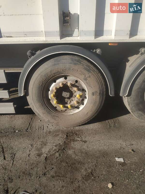 Зерновоз - напівпричіп Benalu Benalu 2013 в Старокостянтинові