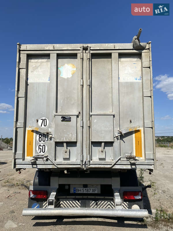 Зерновоз - напівпричіп Benalu Benalu 2005 в Южному