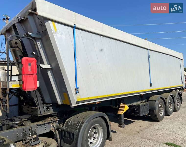 Самоскид напівпричіп Benalu Bencere 1998 в Чернівцях