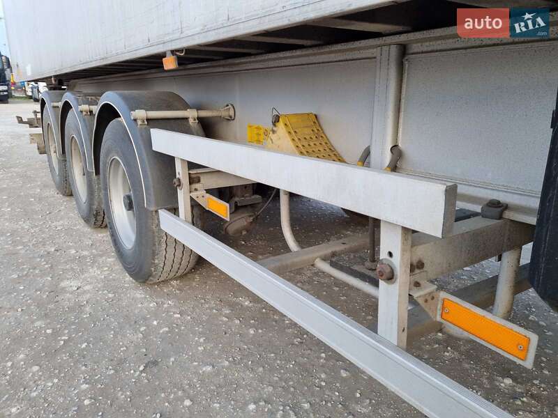 Самосвал полуприцеп Benalu Fruehauh 2010 в Виннице