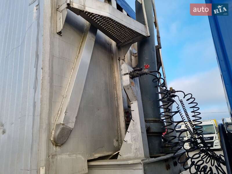 Самосвал полуприцеп Benalu Fruehauh 2010 в Виннице