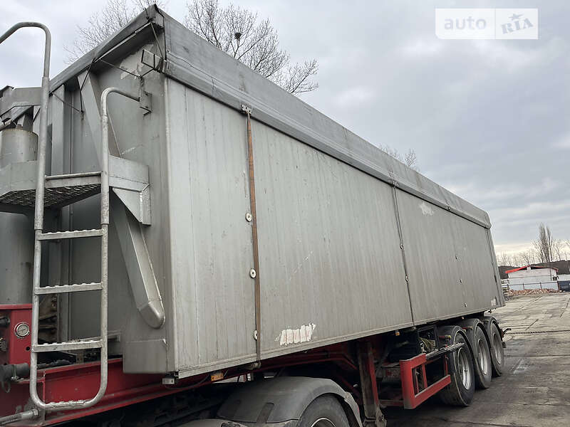 Зерновоз - напівпричіп Benalu Optiliner 2008 в Тячеві