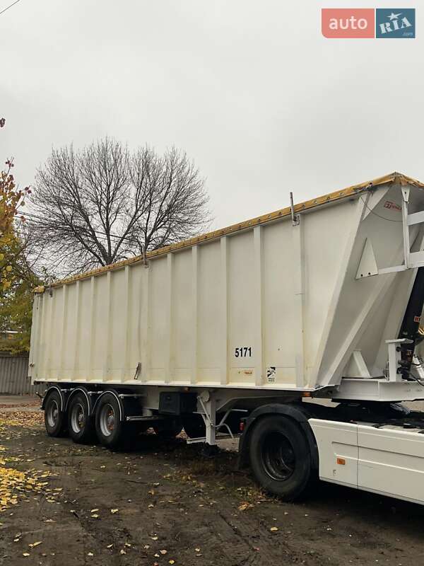 Самосвал полуприцеп Benalu T 2004 в Николаеве