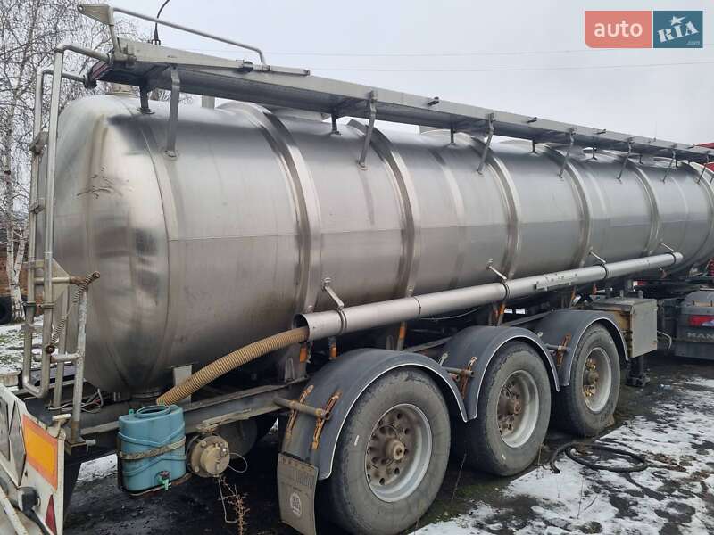 Цистерна полуприцеп Benalu TF34C1 2000 в Черкассах