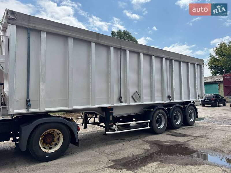 Самосвал полуприцеп Benalu TF34C1 2000 в Броварах