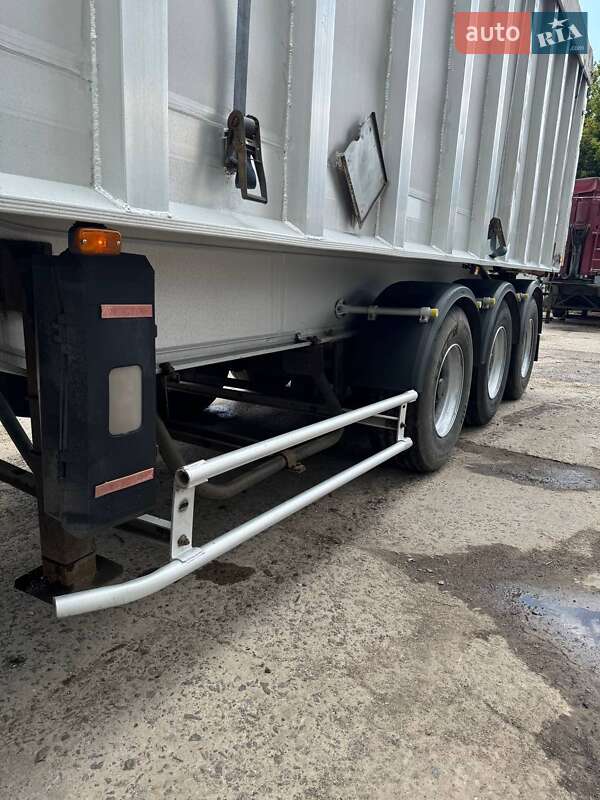 Самосвал полуприцеп Benalu TF34C1 2000 в Броварах