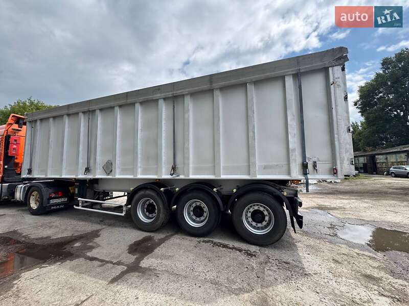 Самосвал полуприцеп Benalu TF34C1 2000 в Броварах