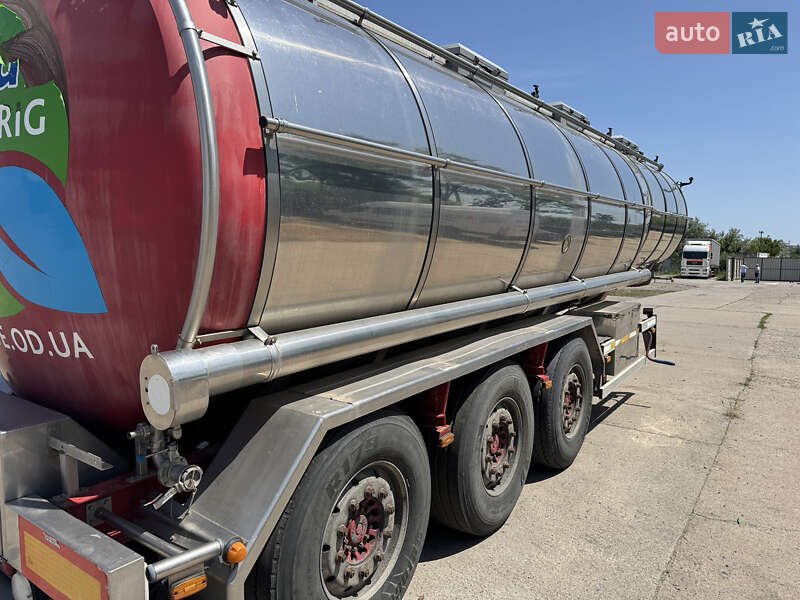 Цистерна полуприцеп Benalu TF 2003 в Одессе
