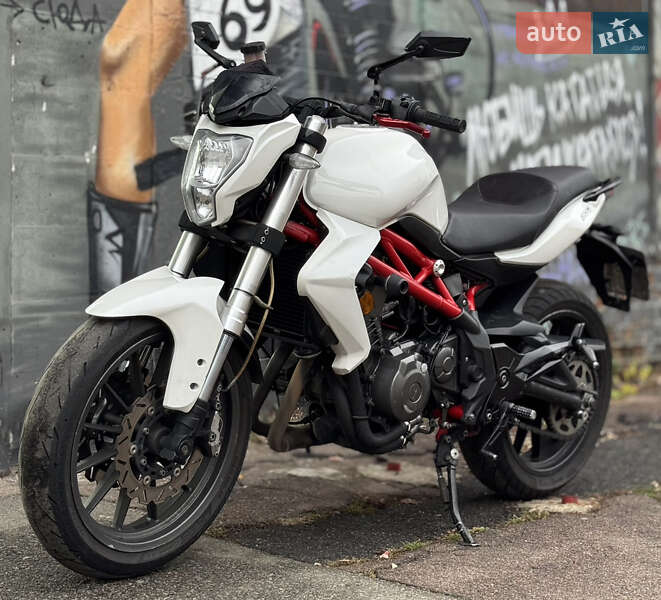 Мотоцикл Без обтекателей (Naked bike) Benelli TNT 300 2015 в Киеве фото 5 Мотоцикл Без обтекателей (Naked bike) Benelli TNT 300 2015 в Киеве