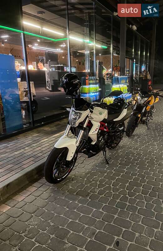 Benelli TNT 300 2017