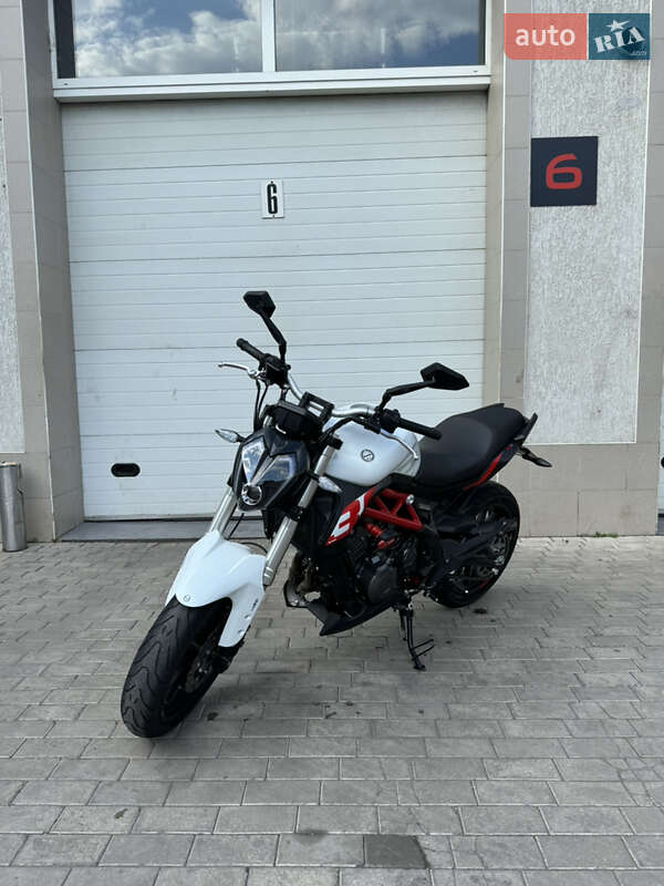 Мотоцикл Без обтекателей (Naked bike) Benelli TNT 302S 2019 в 
