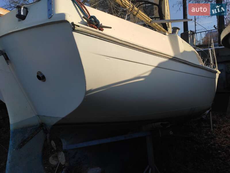 Парусная яхта Beneteau Oceanis 1987 в Киеве