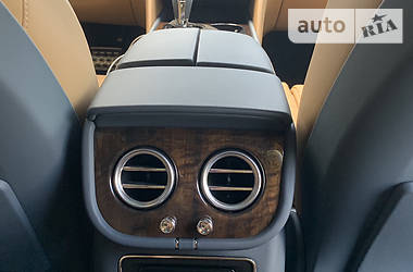 Позашляховик / Кросовер Bentley Bentayga 2016 в 