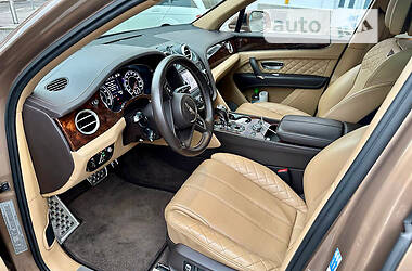 Внедорожник / Кроссовер Bentley Bentayga 2017 в 