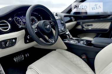 Внедорожник / Кроссовер Bentley Bentayga 2019 в 