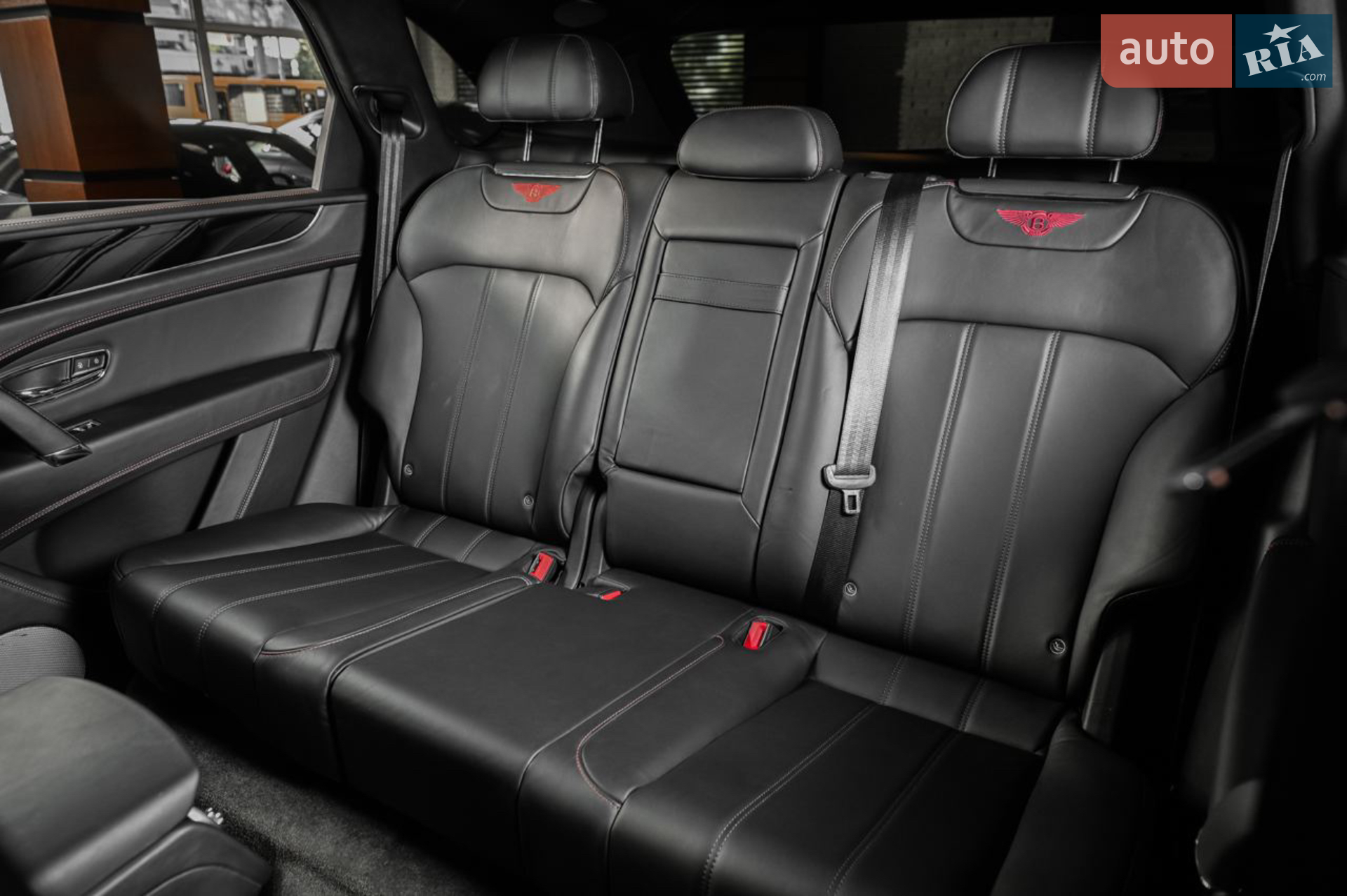 2018 Bentley Bentayga - мініатюра 34