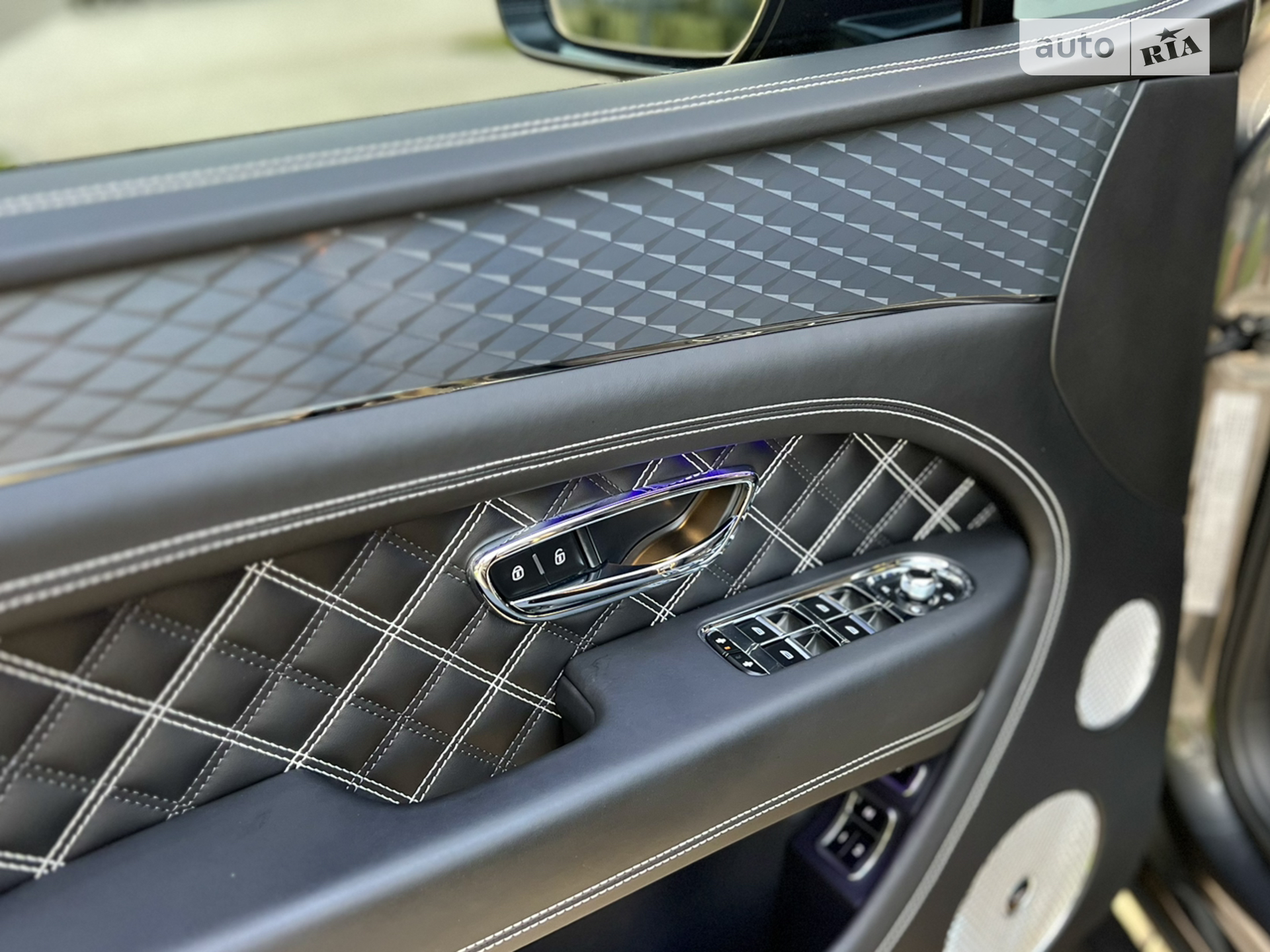 2020 Bentley Bentayga - мініатюра 33