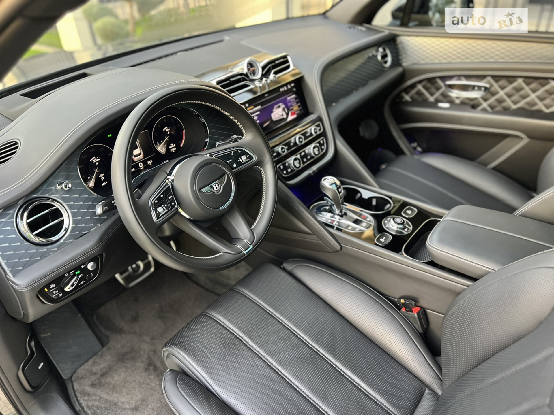 2020 Bentley Bentayga - мініатюра 37