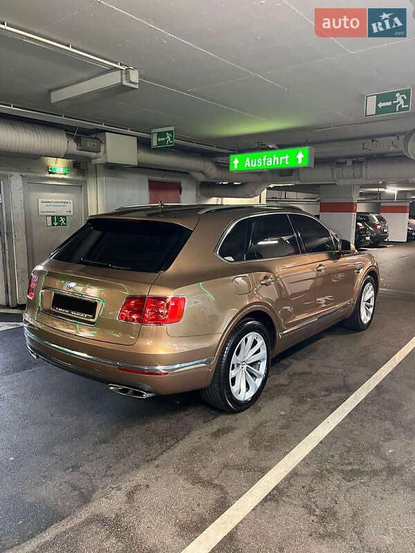 Внедорожник / Кроссовер Bentley Bentayga 2016 в Киеве