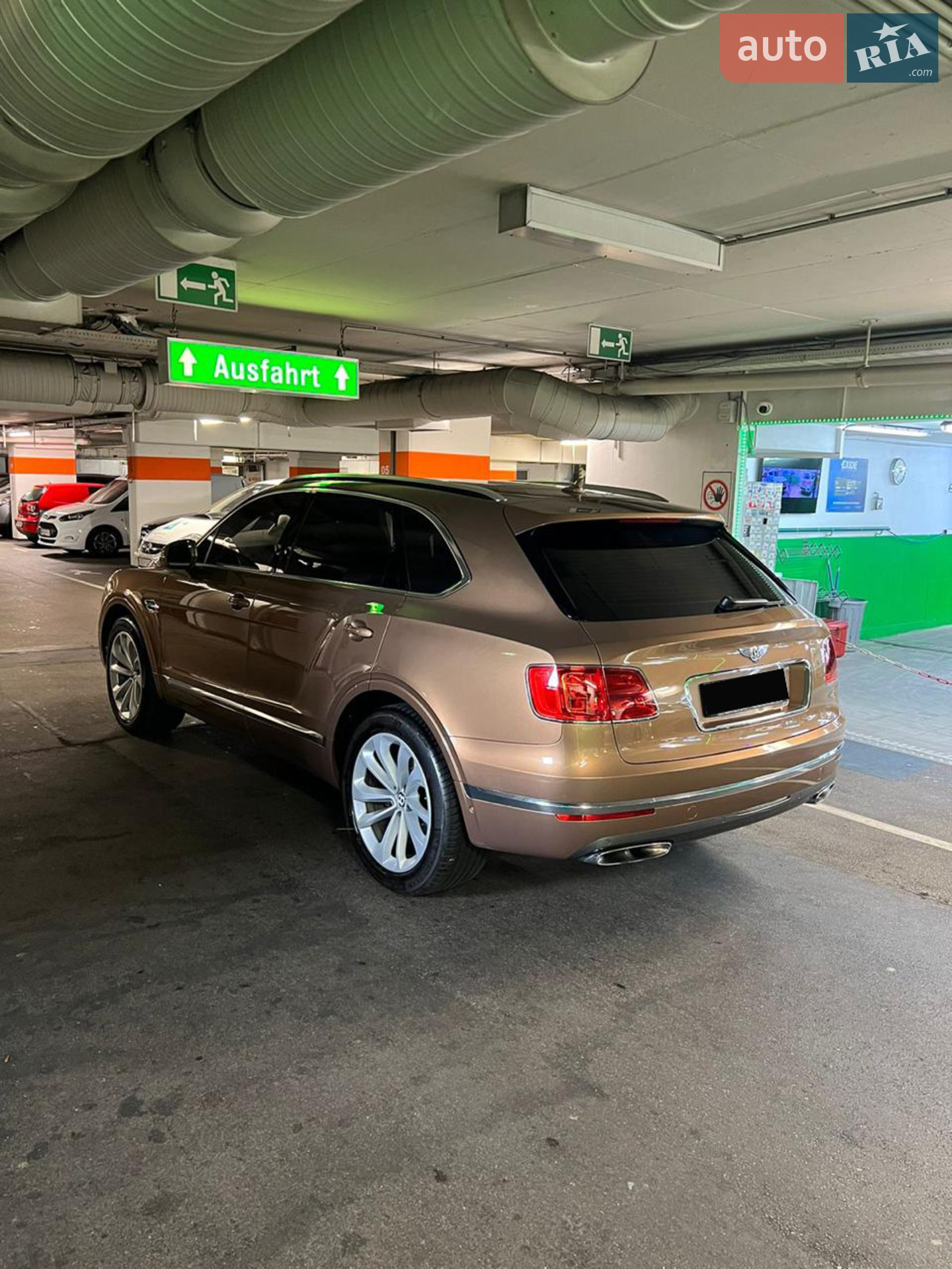 2016 Bentley Bentayga - мініатюра 11
