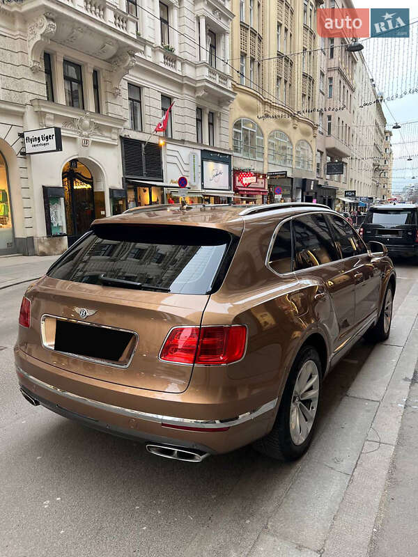 Внедорожник / Кроссовер Bentley Bentayga 2016 в Киеве