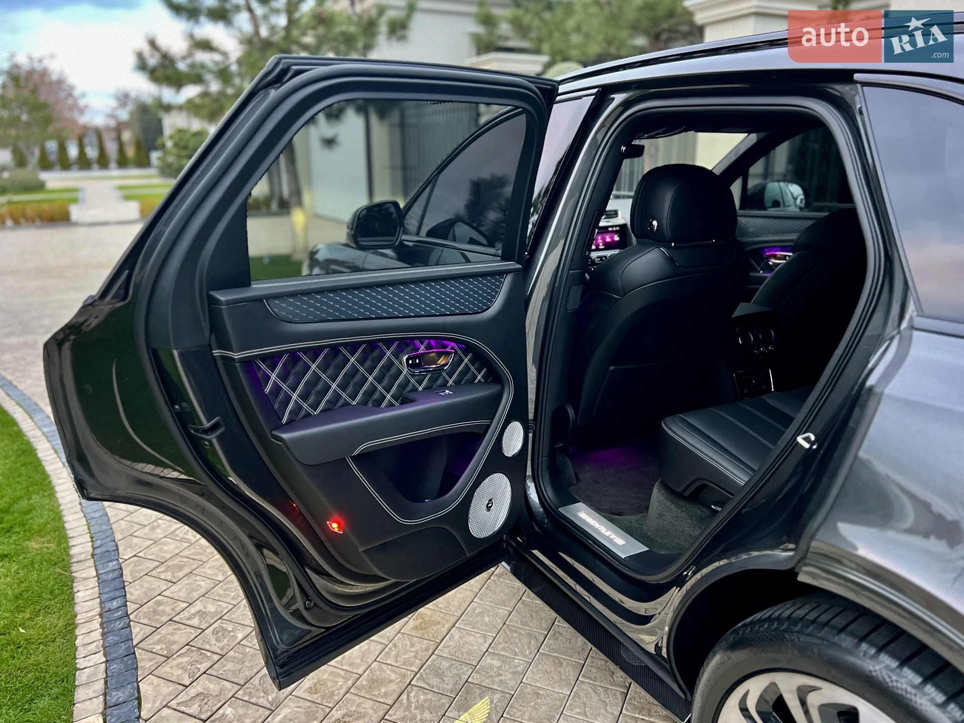 2020 Bentley Bentayga - мініатюра 41