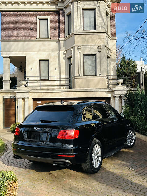 Внедорожник / Кроссовер Bentley Bentayga 2016 в Одессе фото 2 Внедорожник / Кроссовер Bentley Bentayga 2016 в Одессе