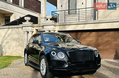 Внедорожник / Кроссовер Bentley Bentayga 2016 в 