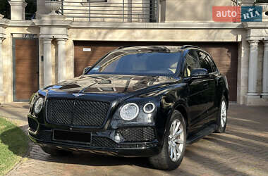 Внедорожник / Кроссовер Bentley Bentayga 2016 в 