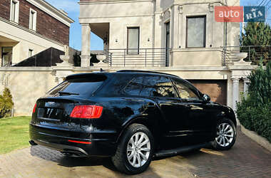 Внедорожник / Кроссовер Bentley Bentayga 2016 в 