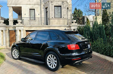 Внедорожник / Кроссовер Bentley Bentayga 2016 в 