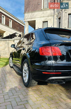 Внедорожник / Кроссовер Bentley Bentayga 2016 в 