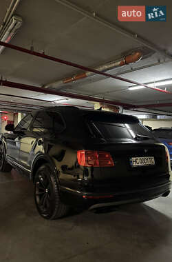 Внедорожник / Кроссовер Bentley Bentayga 2016 в 