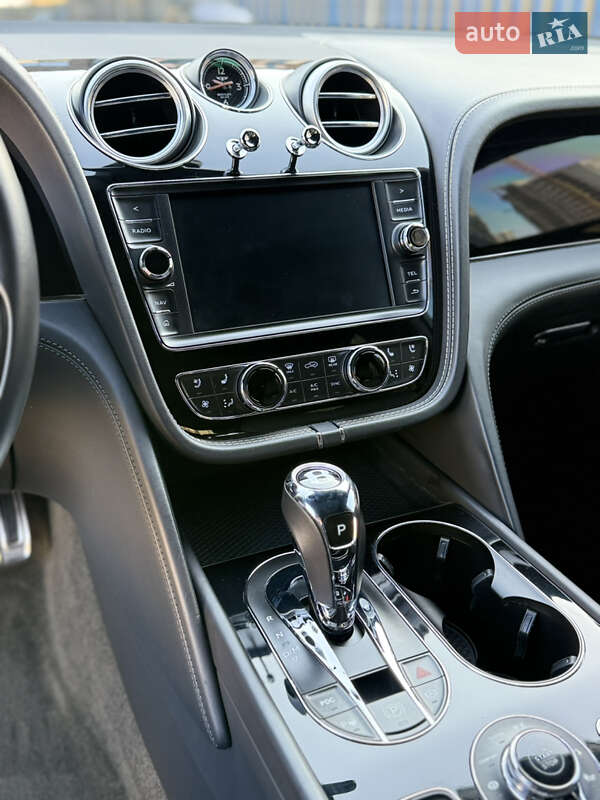 Внедорожник / Кроссовер Bentley Bentayga 2017 в Киеве