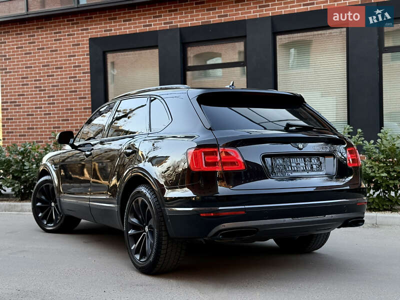 Внедорожник / Кроссовер Bentley Bentayga 2016 в Львове