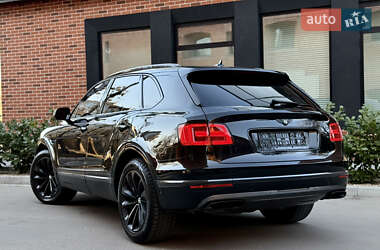 Внедорожник / Кроссовер Bentley Bentayga 2016 в 