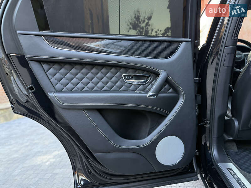 Внедорожник / Кроссовер Bentley Bentayga 2016 в Львове
