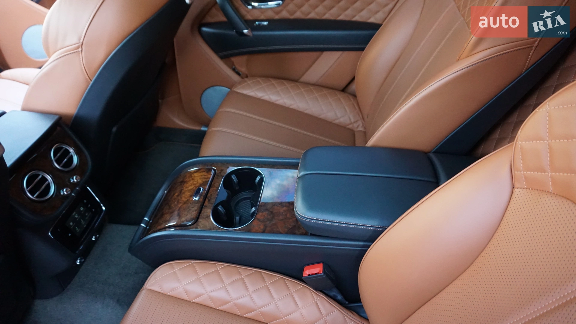 2018 Bentley Bentayga - мініатюра 22