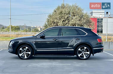 Внедорожник / Кроссовер Bentley Bentayga 2016 в 
