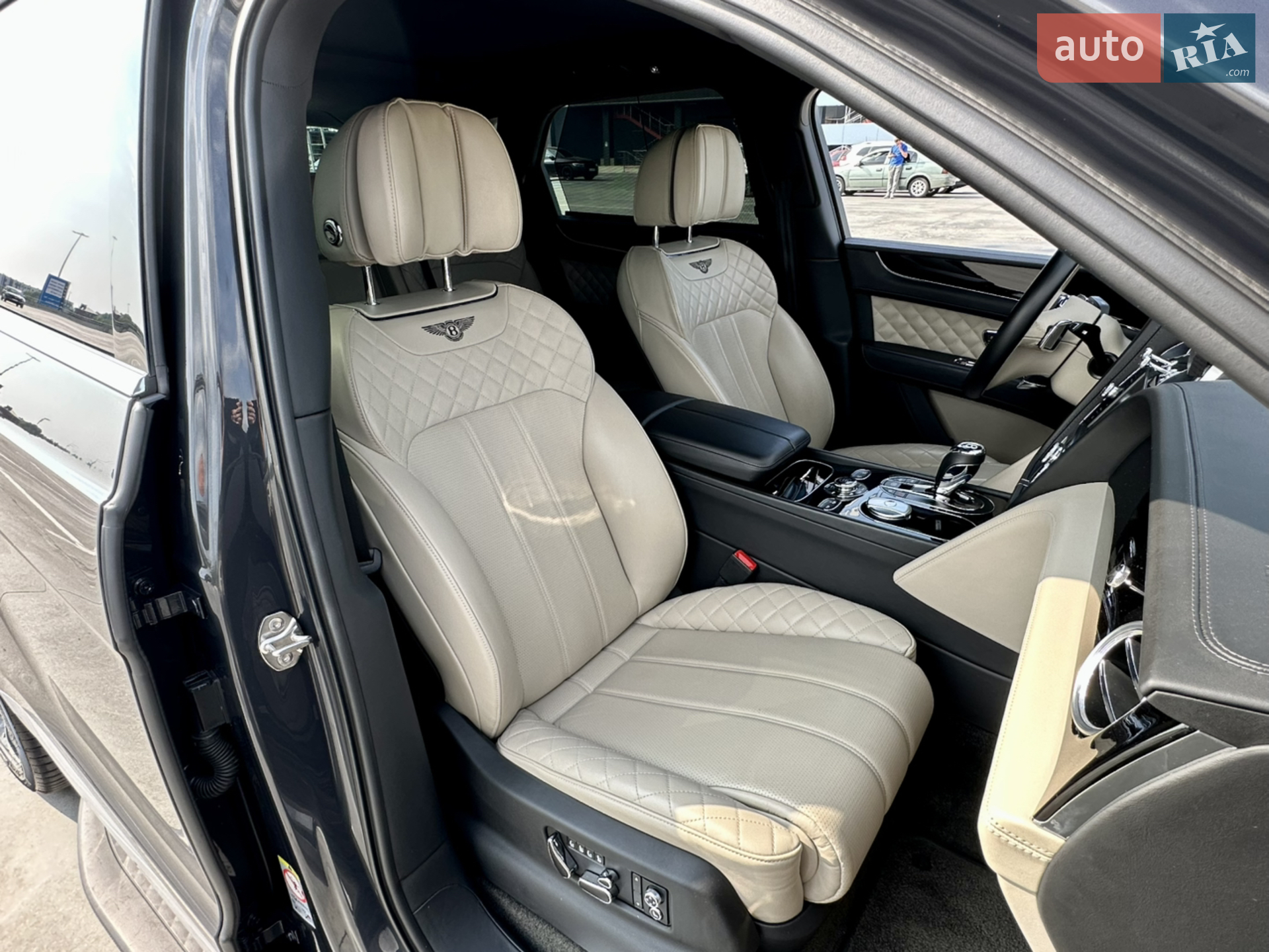 2016 Bentley Bentayga - мініатюра 22