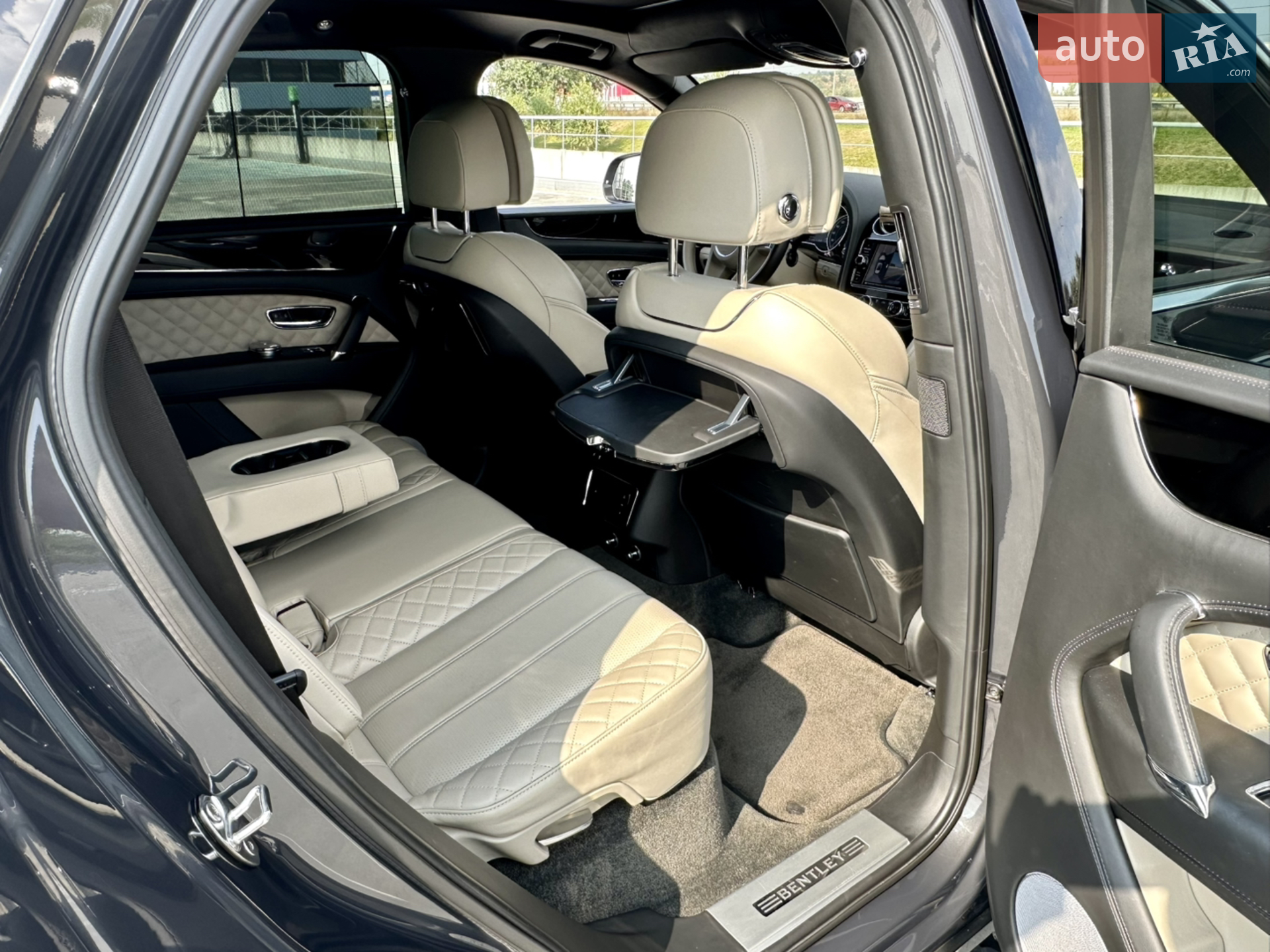 2016 Bentley Bentayga - мініатюра 25